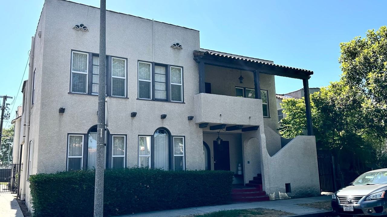 2520 Cedar Ave