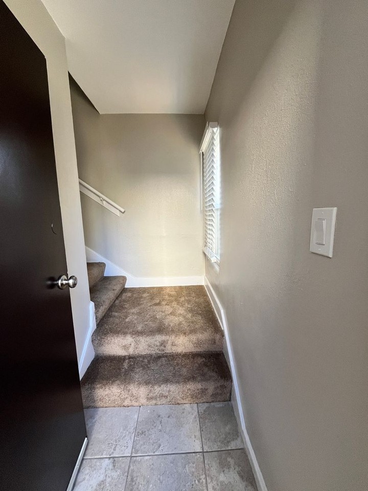 2520 Cedar Ave - Photo 2 of 23