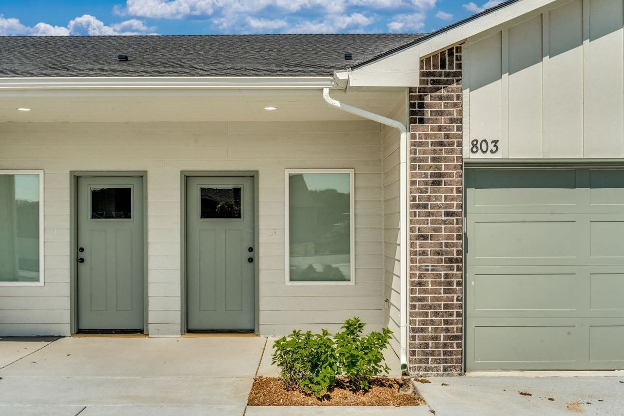 804 Fox Ridge St - Photo 2 of 12