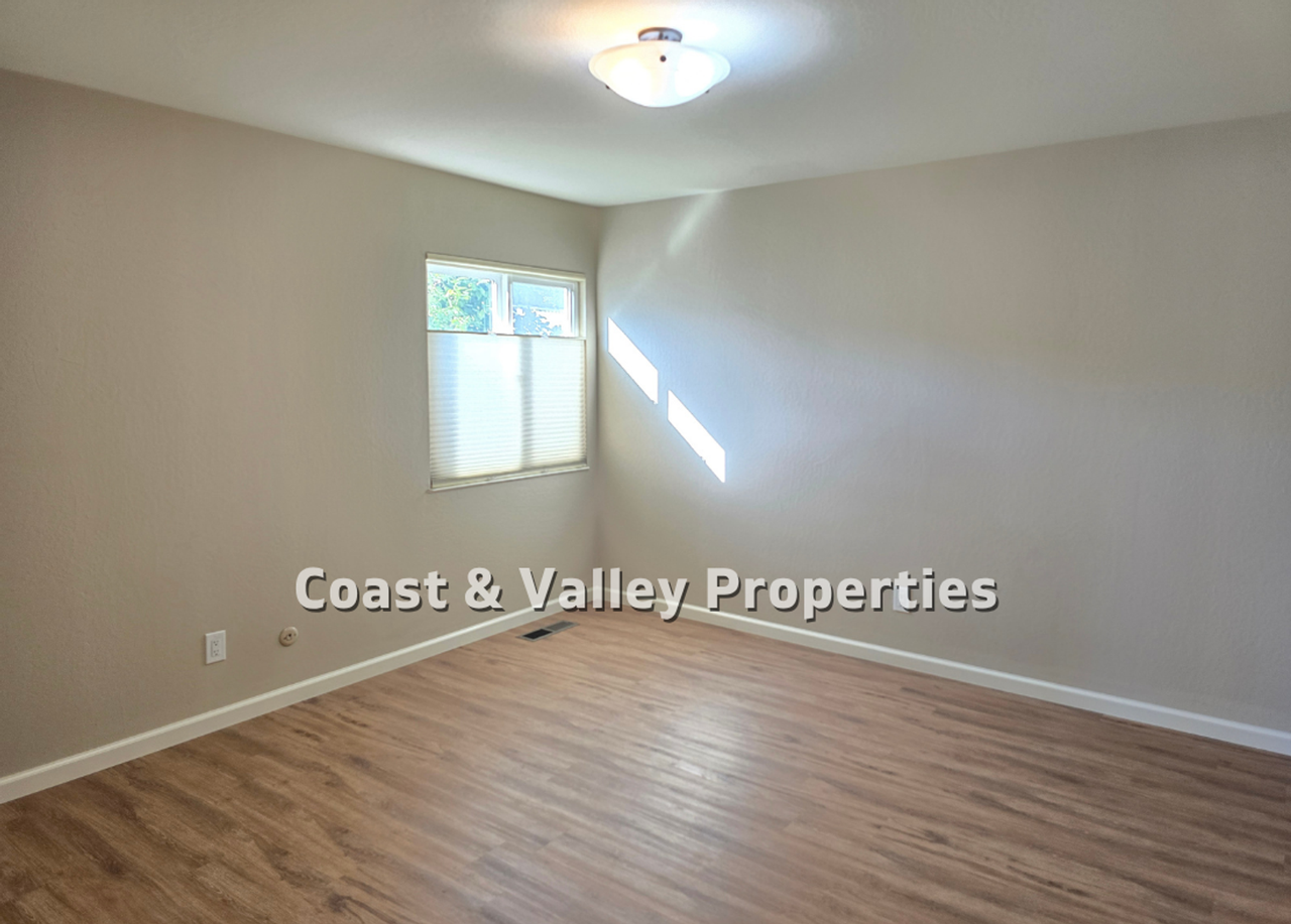 514 N Mildred Ave - Photo 2 of 12