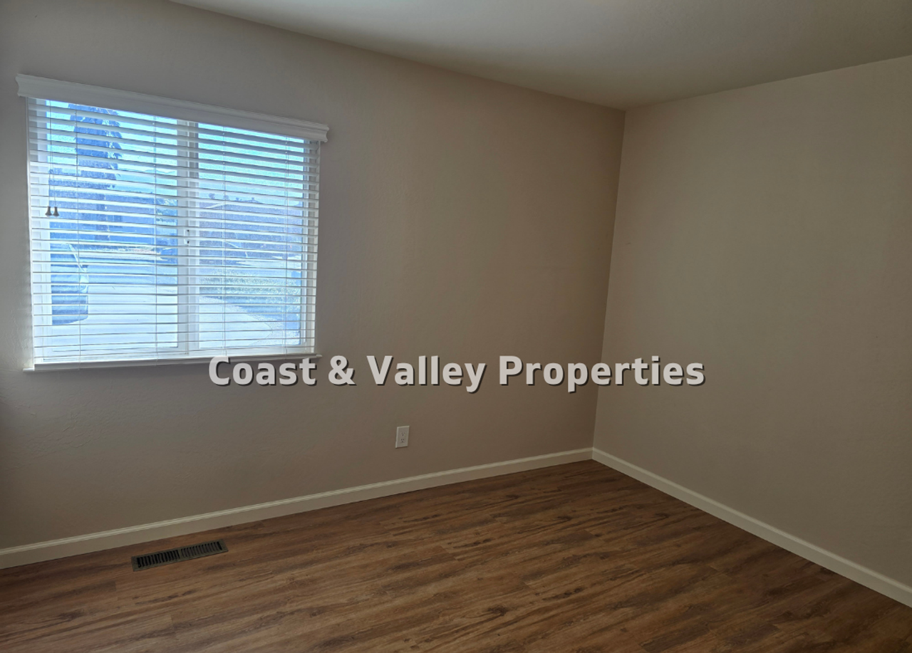 514 N Mildred Ave - Photo 3 of 12
