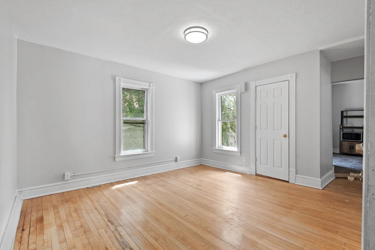 3624 Bloomington Ave - Photo 5 of 21