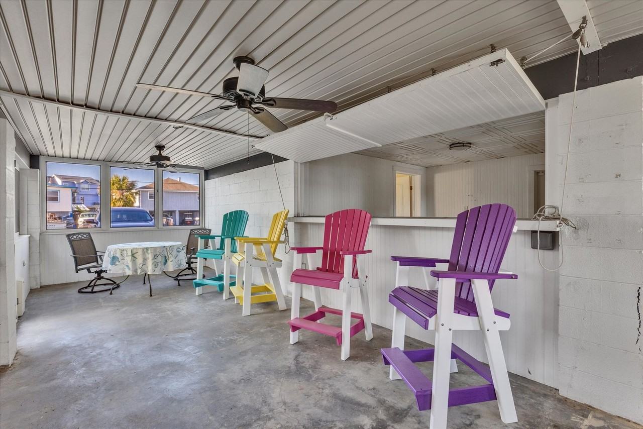 41 Dolphin St - Photo 3 of 46