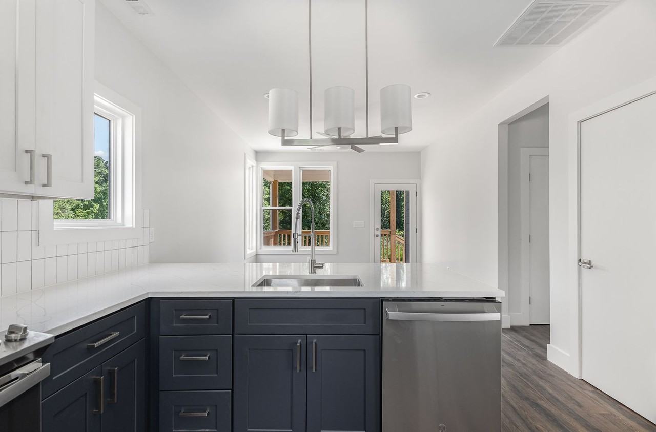 819 S Alston Ave - Photo 2 of 18