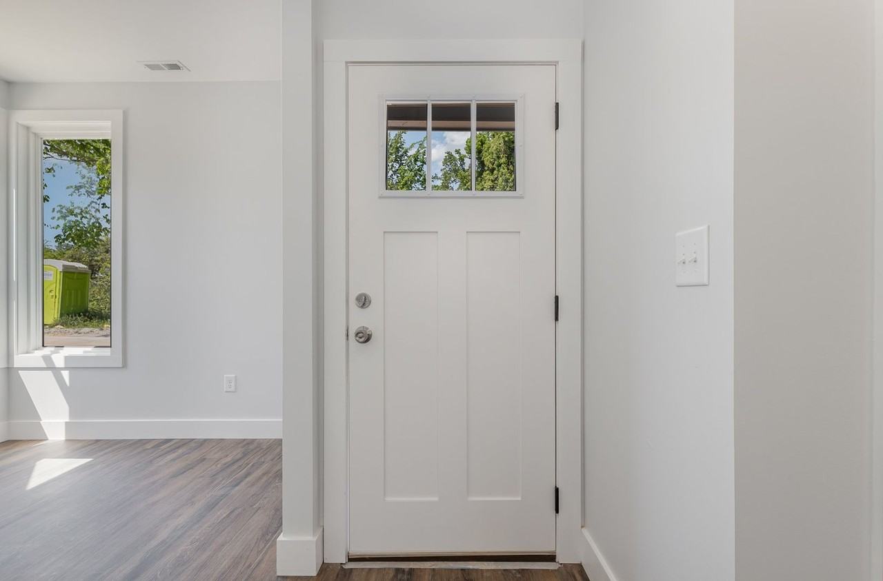 819 S Alston Ave - Photo 4 of 18