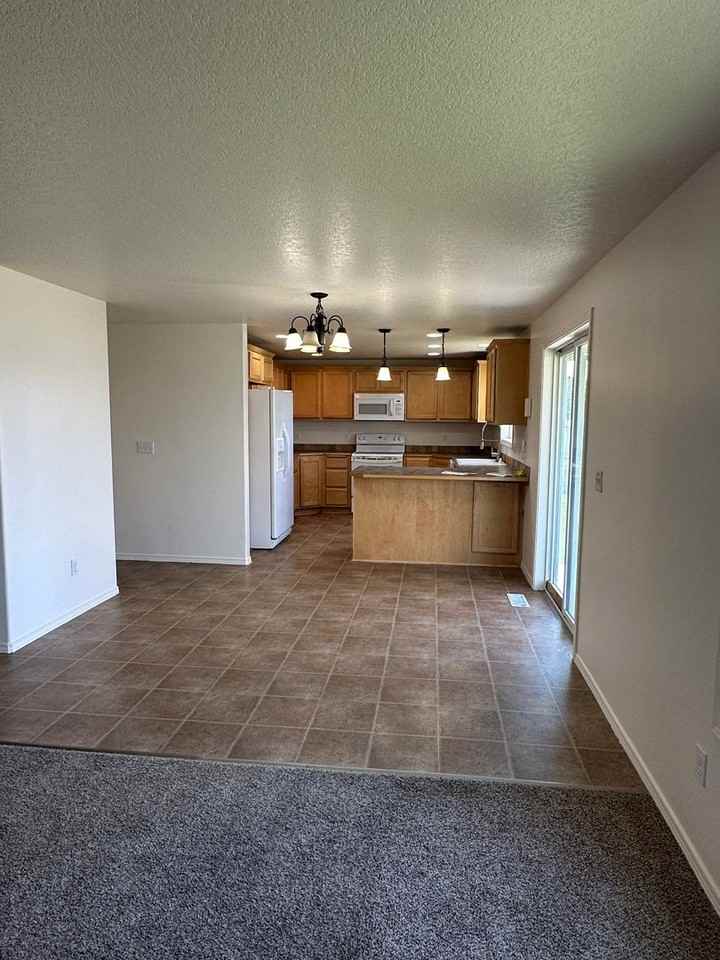 5218 Jackson Ln - Photo 3 of 20