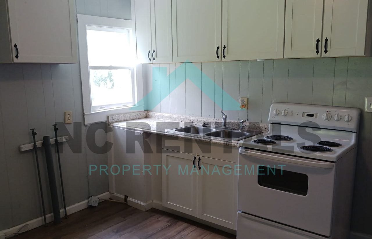 1410 Maple St - Photo 5 of 14