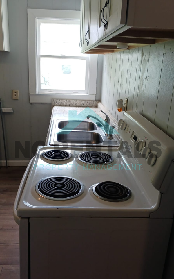 1410 Maple St - Photo 6 of 14