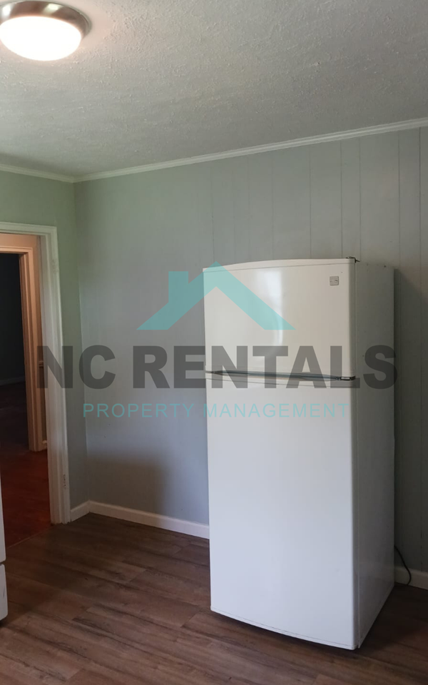 1410 Maple St - Photo 7 of 14