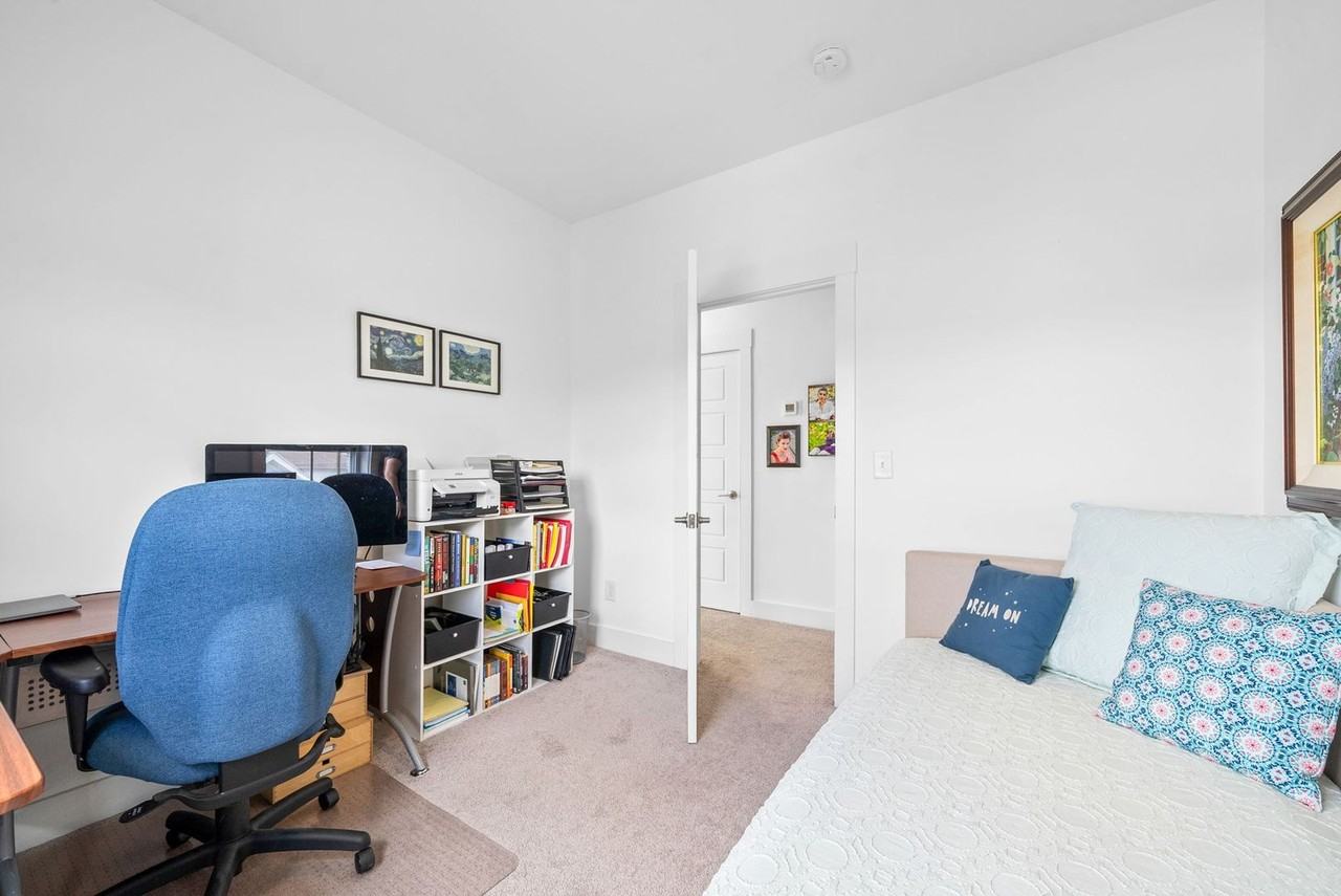 372 Augusta Ave - Photo 3 of 45