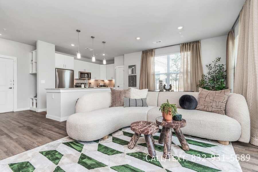 1050 S Pine Lake Rd - Photo 3 of 14