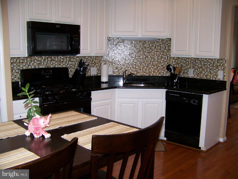 12515 Heykens Ln - Photo 3 of 15