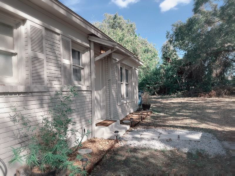 415 S Prairieville St - Photo 3 of 6