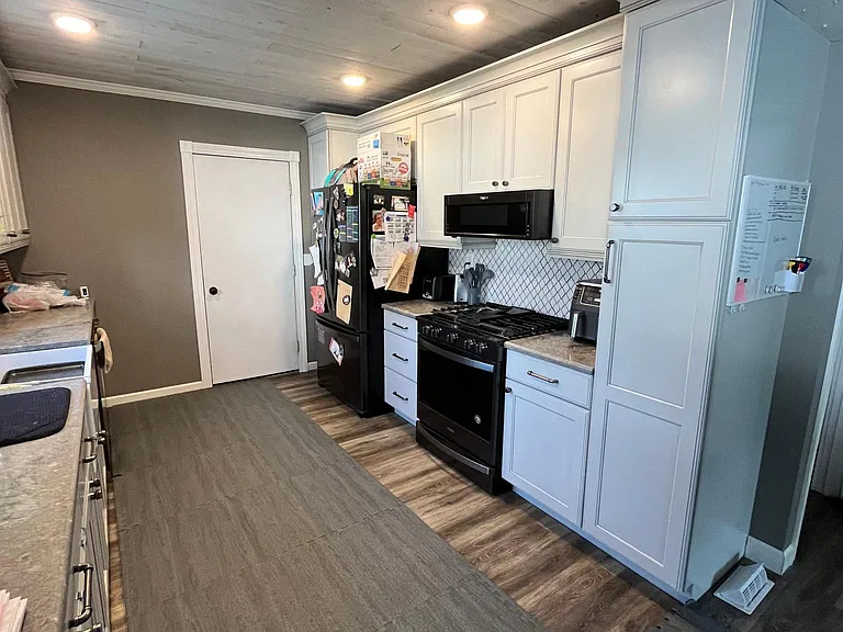 505 W Main St - Photo 2 of 11