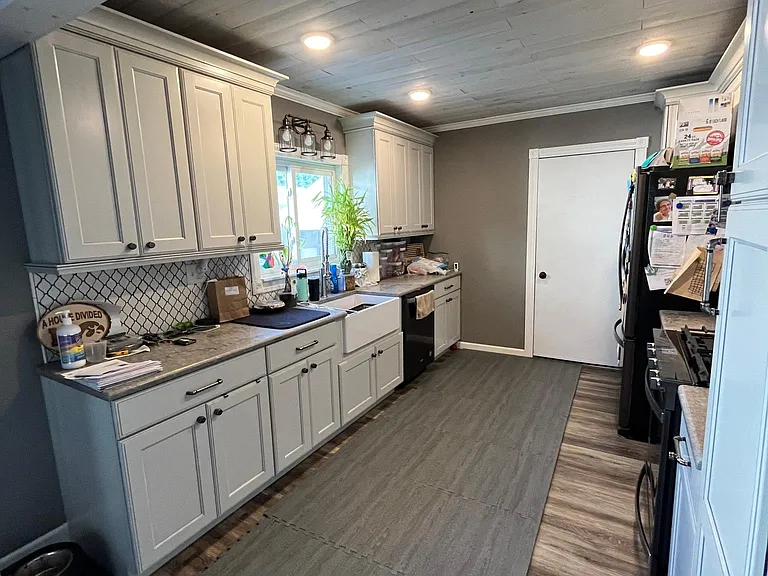 505 W Main St - Photo 3 of 11