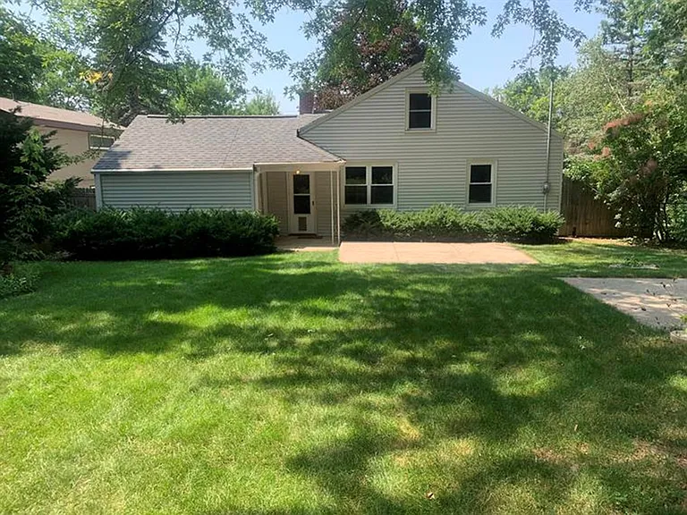 3341 Quincy Ave - Photo 2 of 16