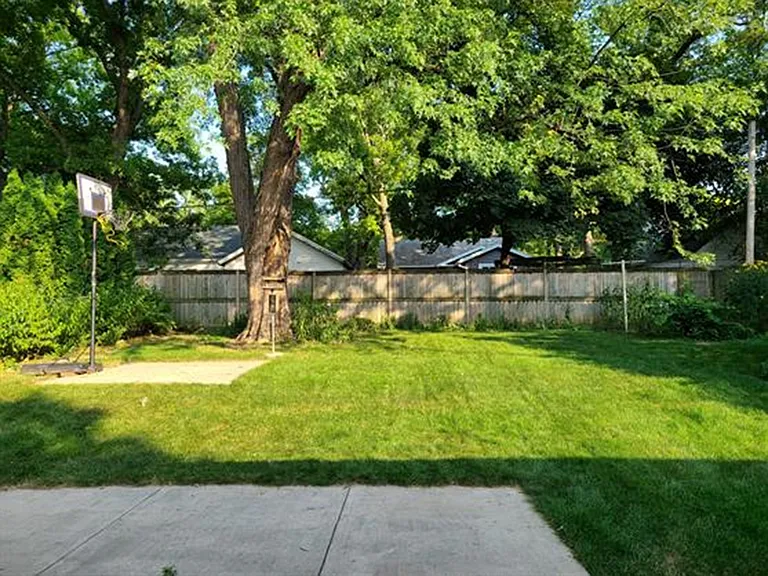 3341 Quincy Ave - Photo 3 of 16