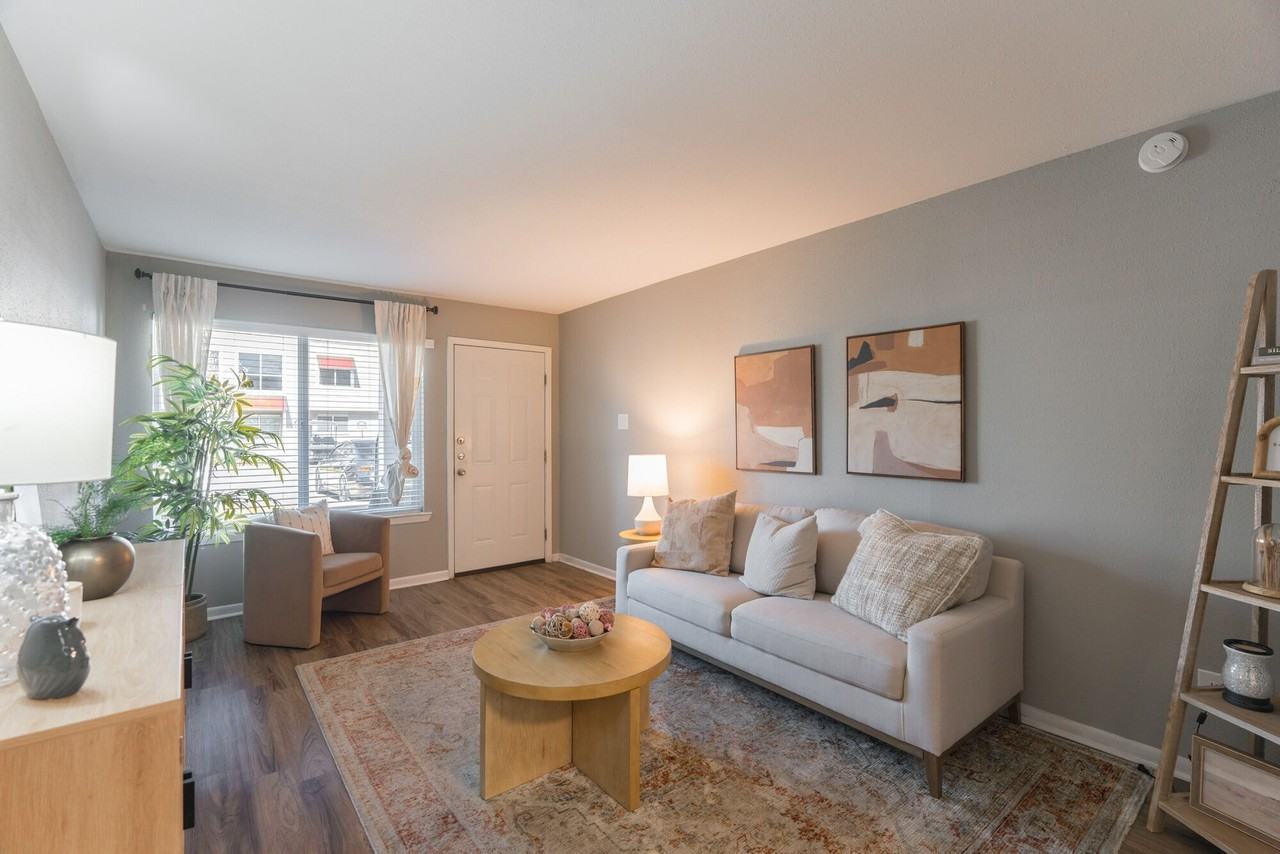 The Grand 1501 - Photo 2 of 35