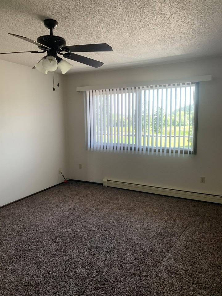 Dakota Drive Apartments - Photo 2 of 9