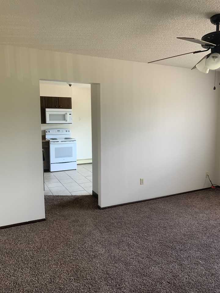 Dakota Drive Apartments - Photo 3 of 9