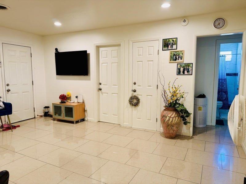9121 Oasis Ave - Photo 2 of 6