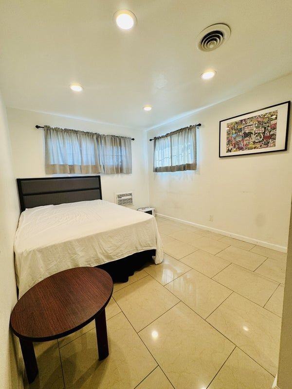 9121 Oasis Ave - Photo 3 of 6