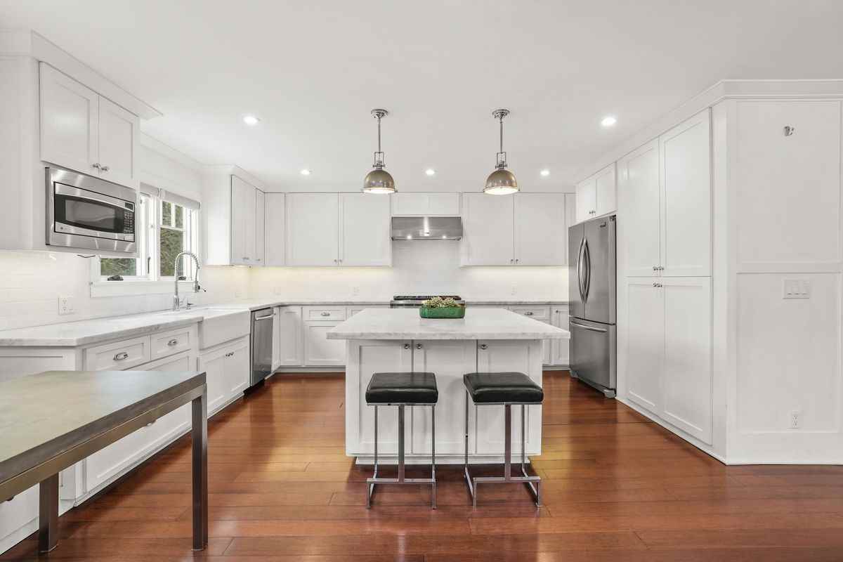 2520 Cliff Dr - Photo 3 of 39