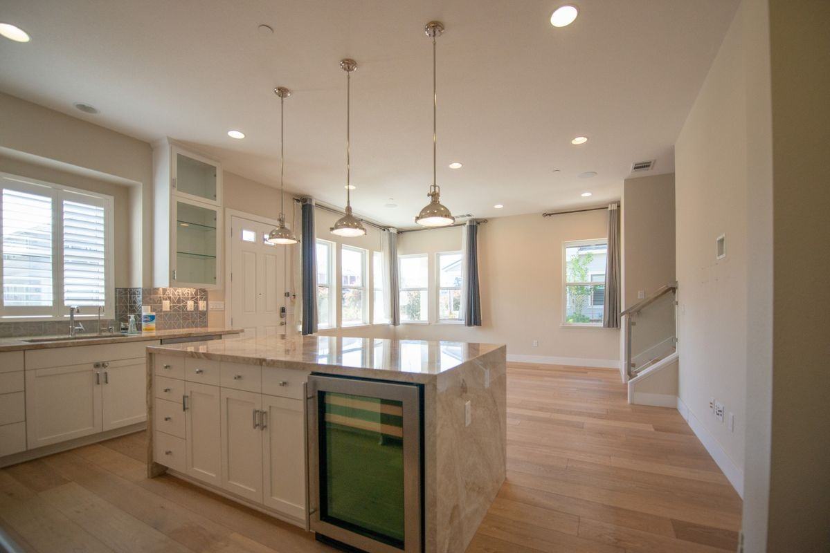 218 Athena Ct - Photo 3 of 18