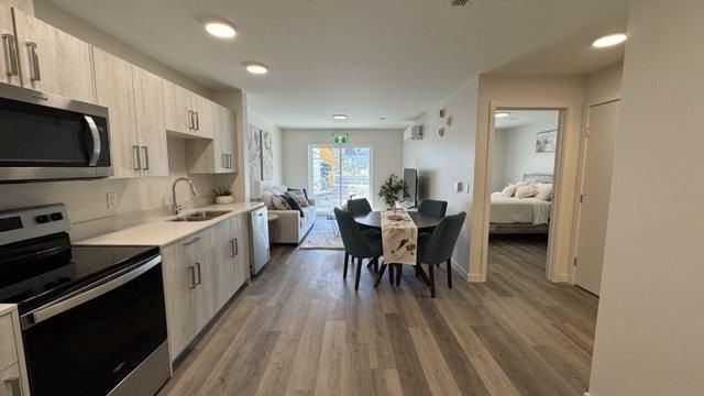 250 Burnell St - Photo 4 of 13