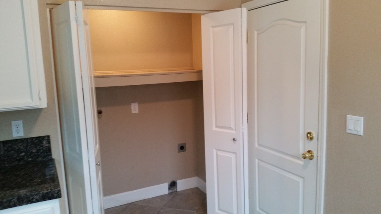 320 Maude Ct - Photo 2 of 7