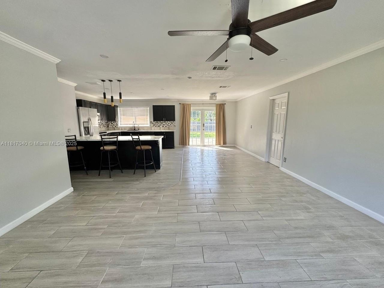 1822 Se Oxmoor Ct - Photo 3 of 19