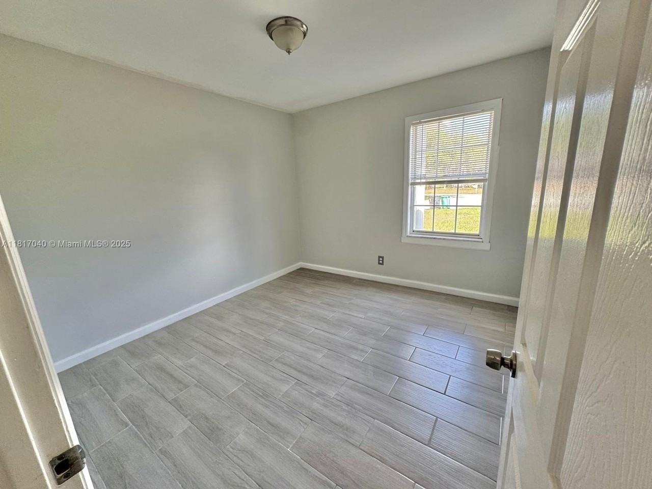 1822 Se Oxmoor Ct - Photo 5 of 19