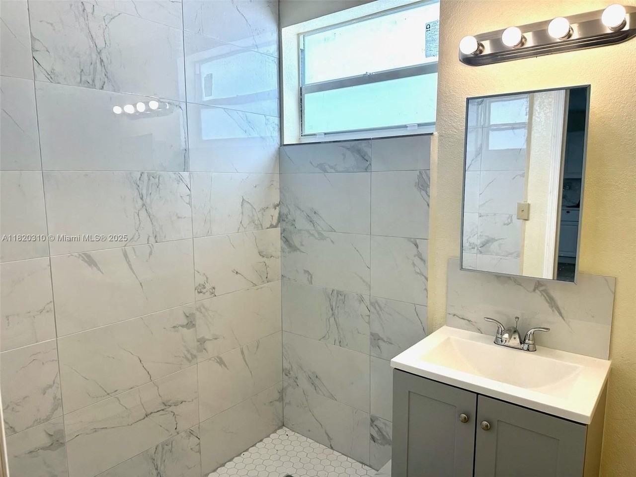 17625 Sw 160th Ave #2 - Photo 4 of 15