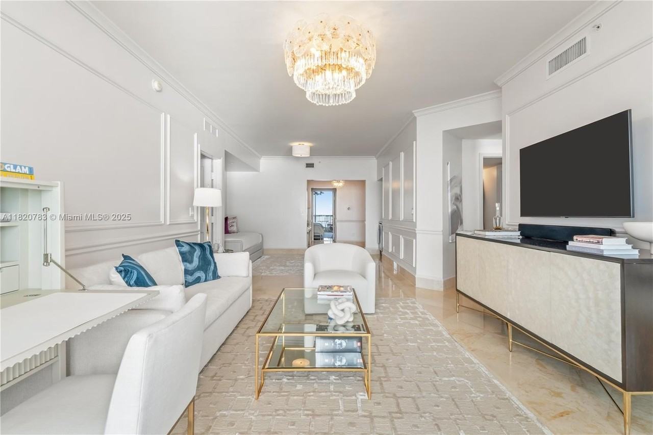 17875 Collins Ave #3404 - Photo 4 of 42