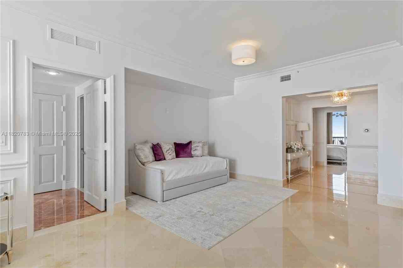 17875 Collins Ave #3404 - Photo 5 of 42