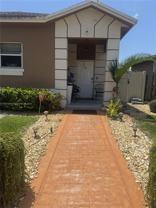 798 Ne 43rd St #B - Photo 1 of 1