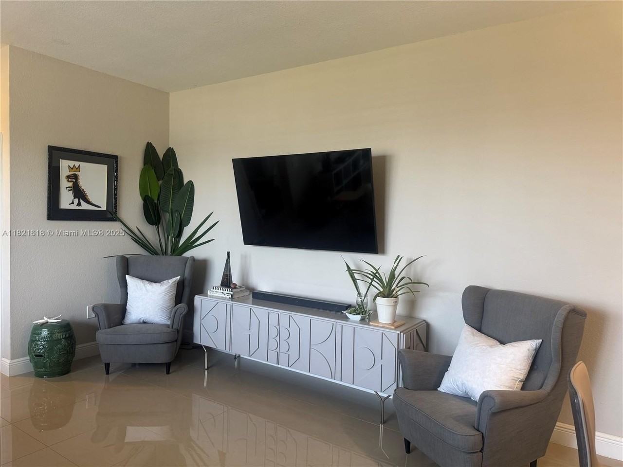 798 Northeast 43rd Street #B - Photo 6 of 37