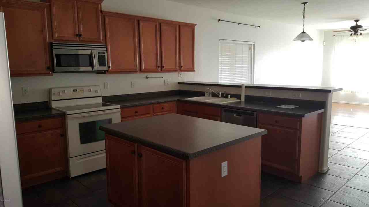 13213 W Fairmont Ave - Photo 2 of 10