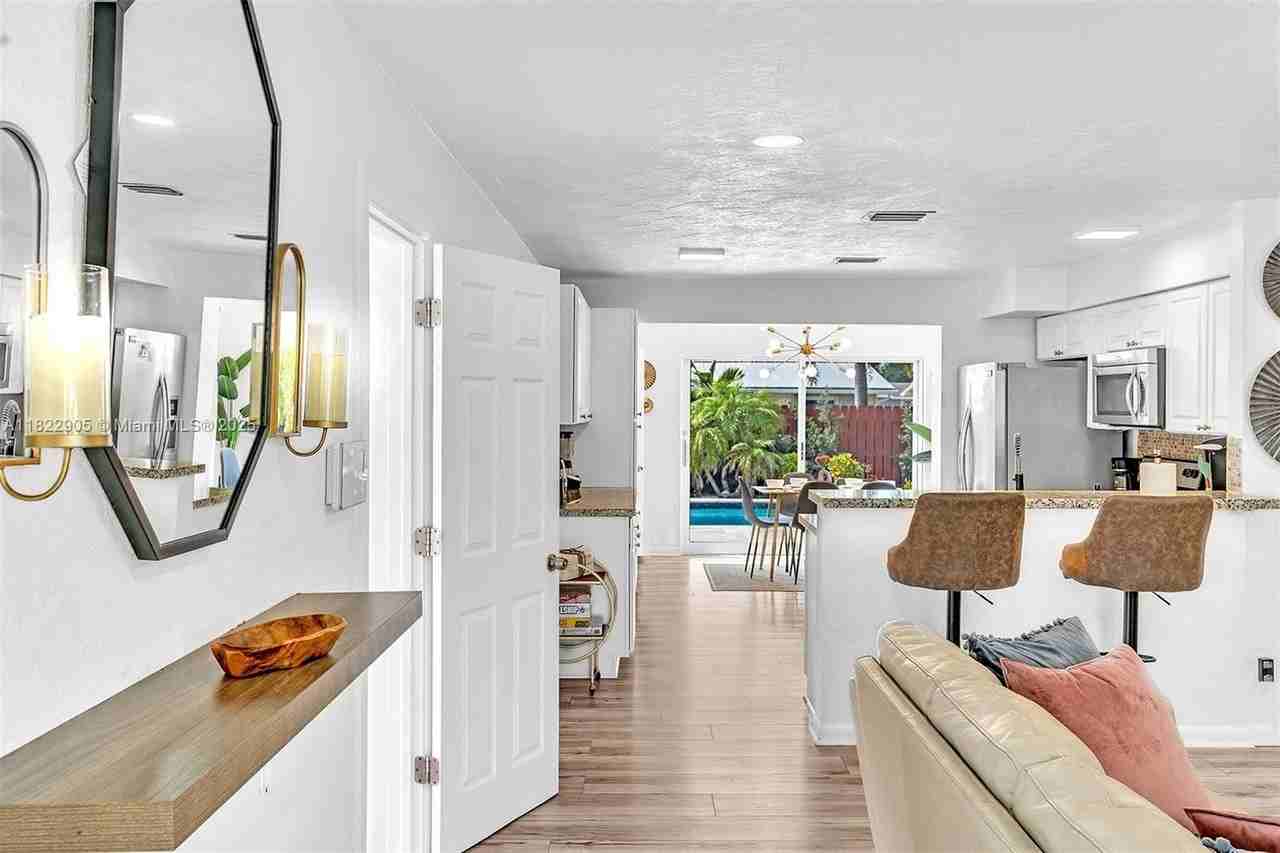 4633 Sw 28th Ave - Photo 4 of 50