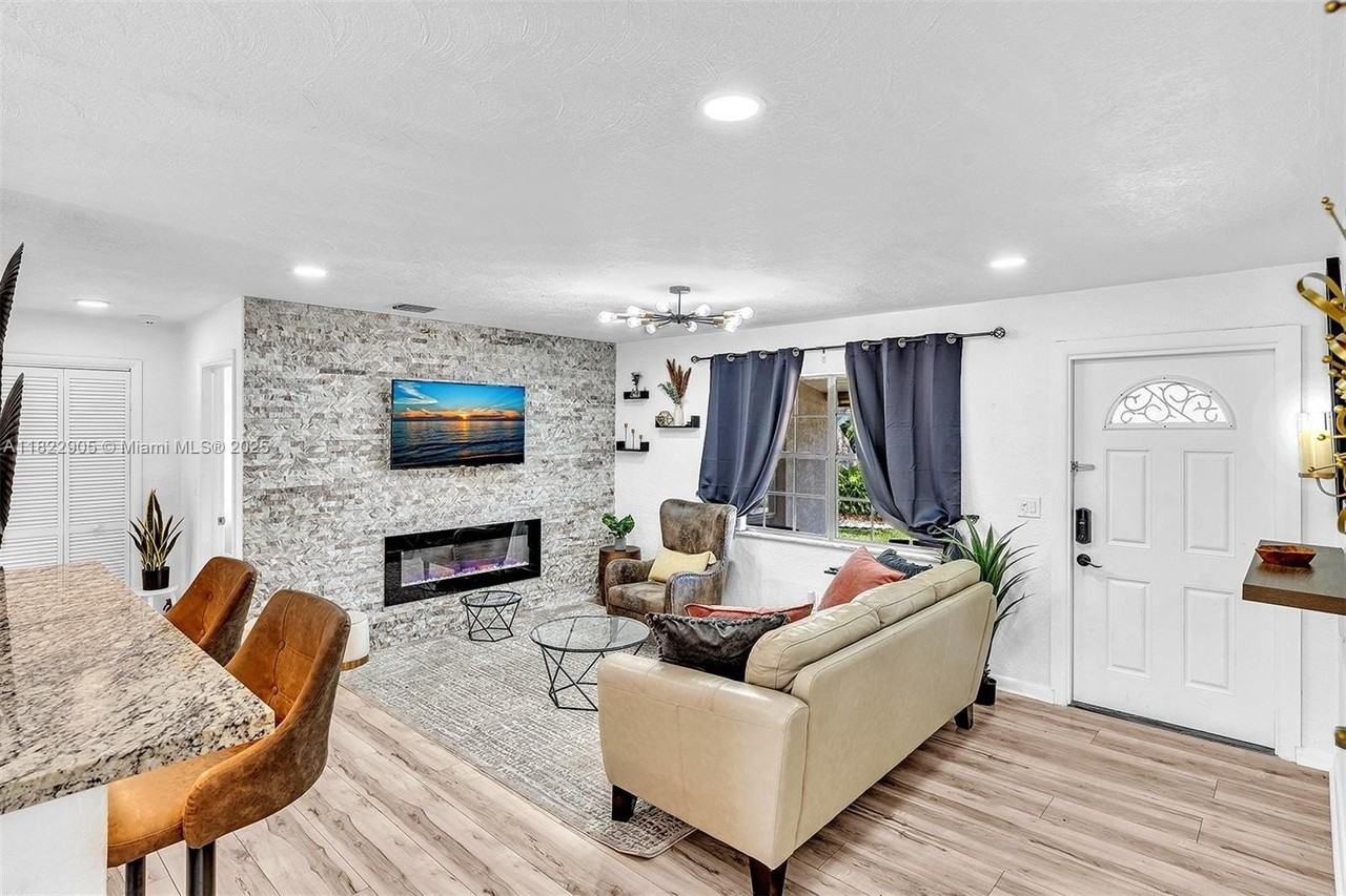 4633 Sw 28th Ave - Photo 6 of 50