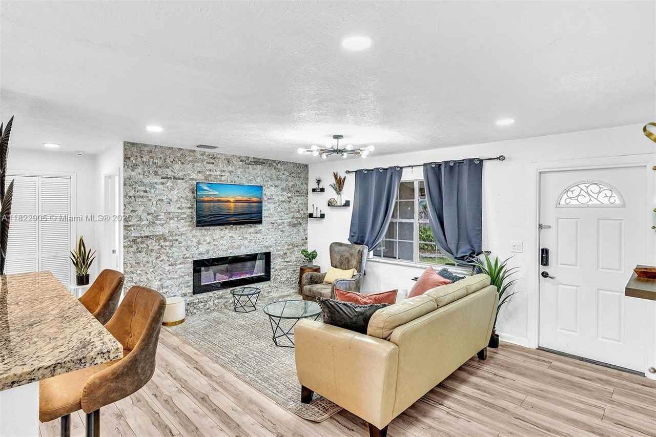 4633 Sw 28th Ave - Photo 7 of 50