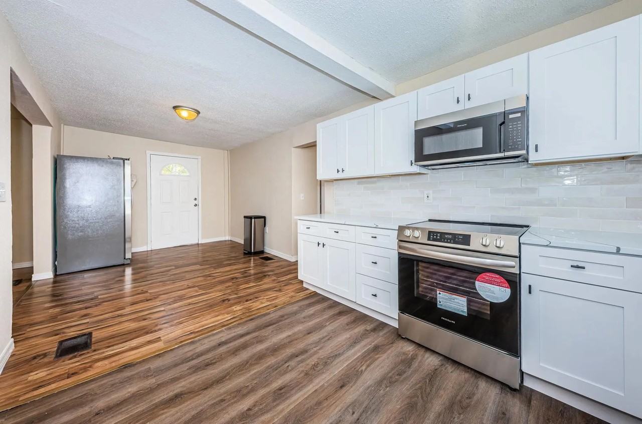 E Genesee St - Photo 3 of 8