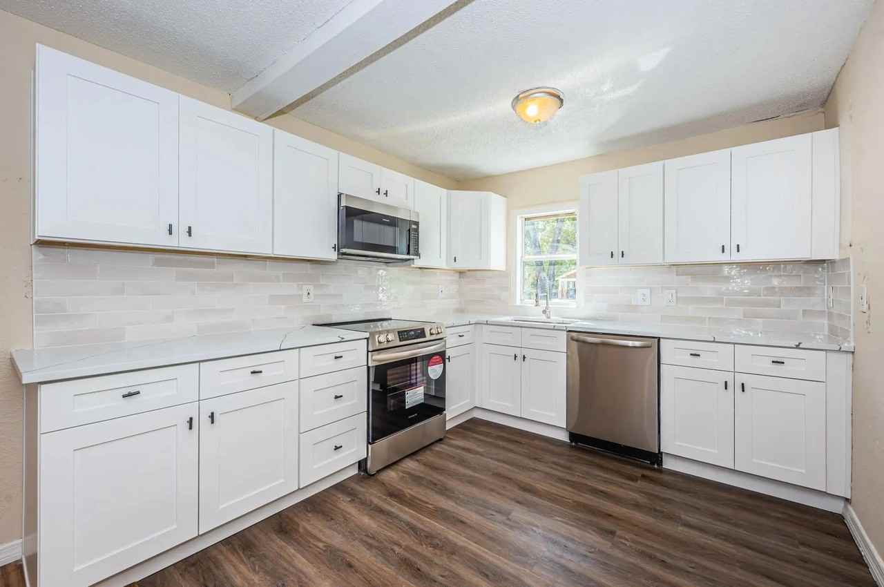 E Genesee St - Photo 4 of 8