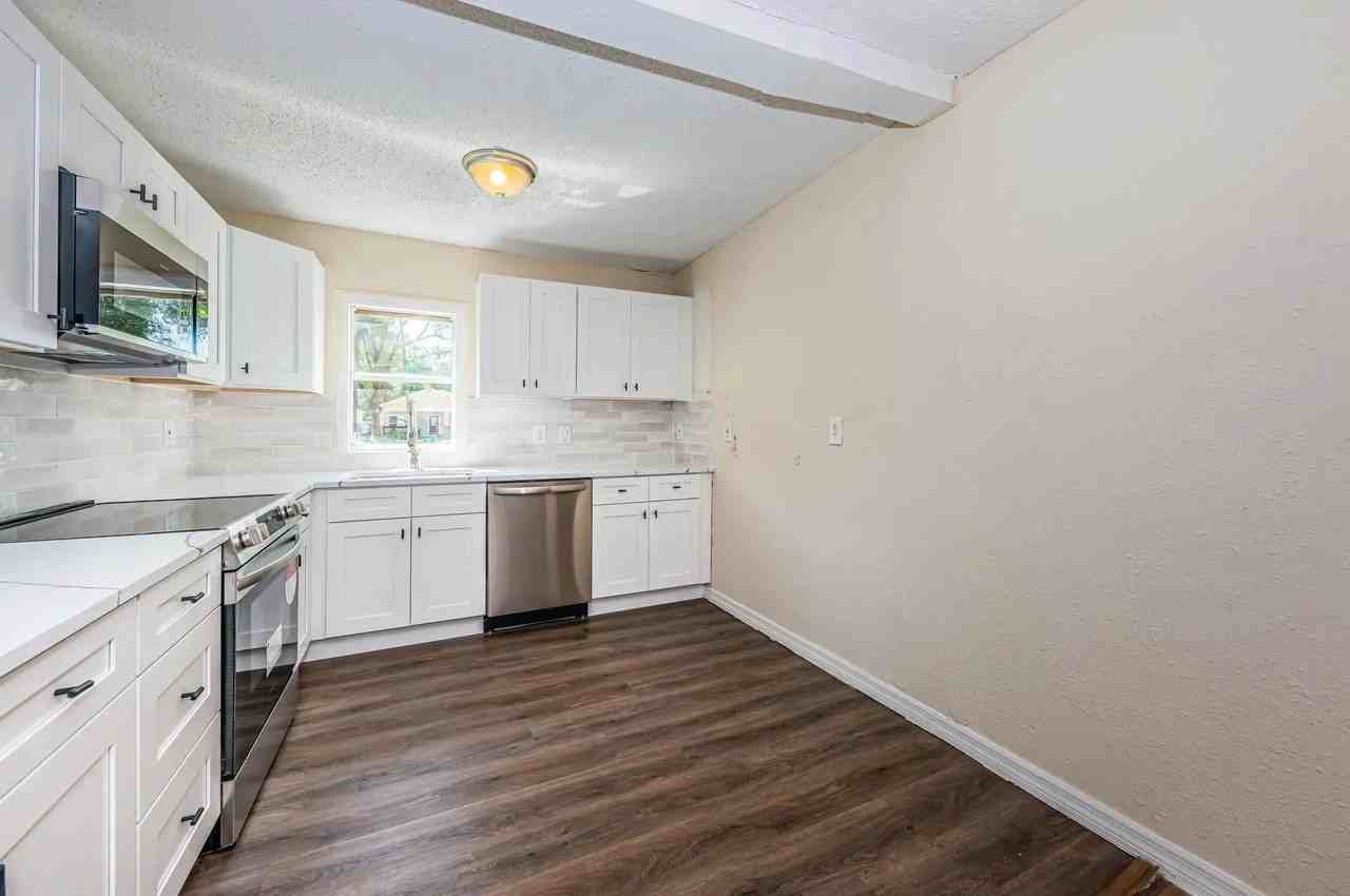 E Genesee St - Photo 5 of 8