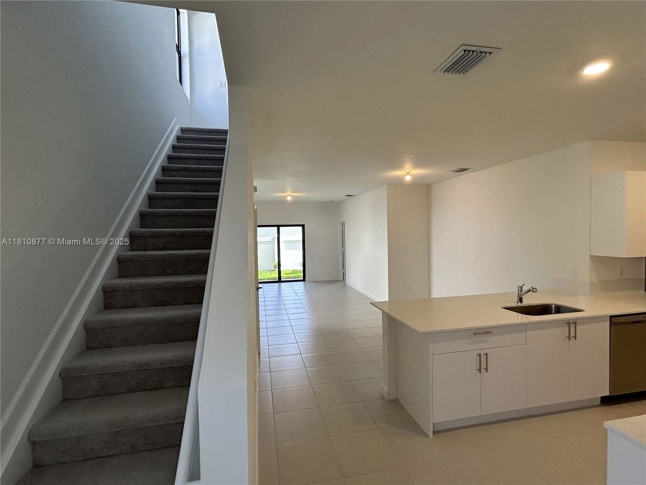 3000 Park Pl - Photo 3 of 8