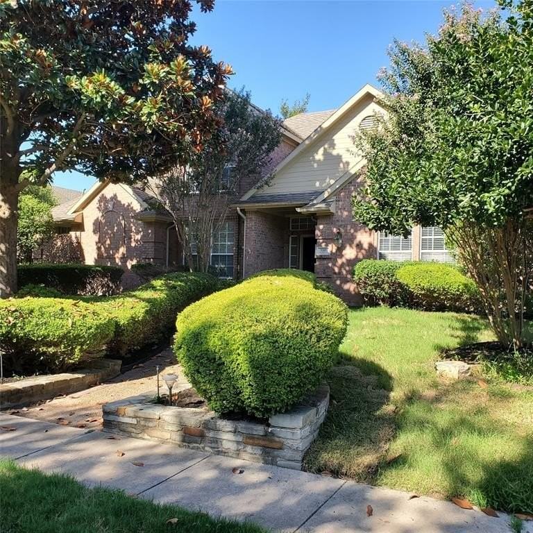 5305 Coachman Ct - Photo 3 of 40