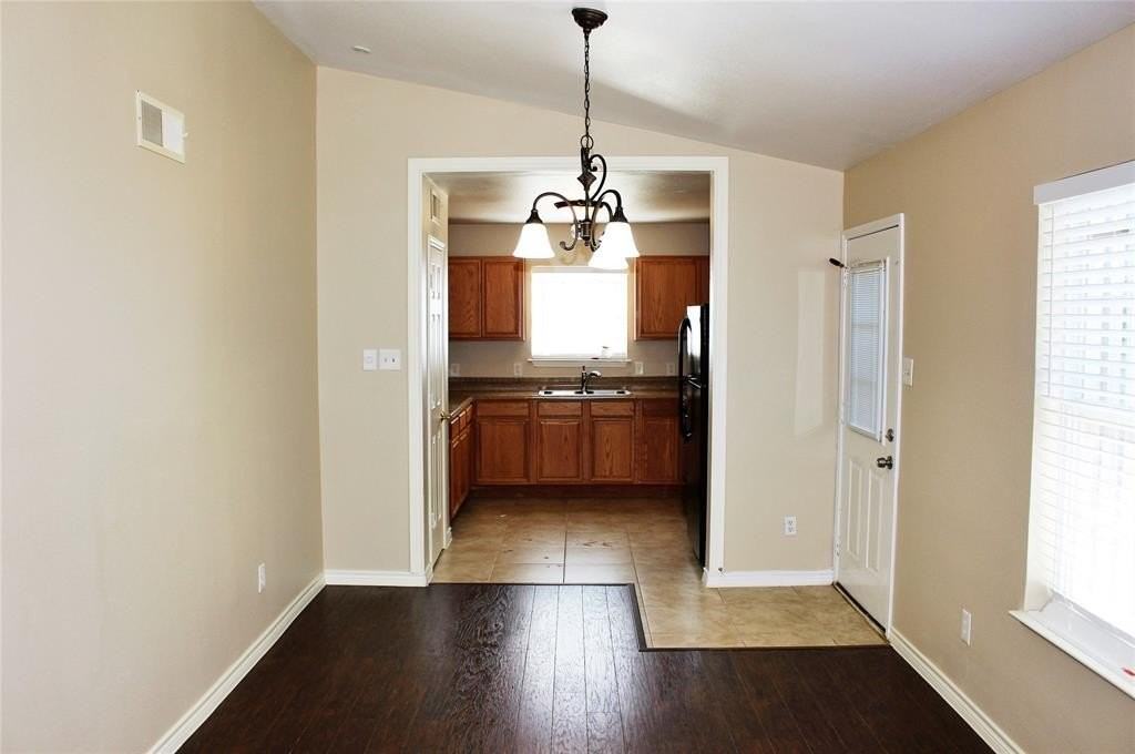 3522 Pinebrook Dr - Photo 4 of 11