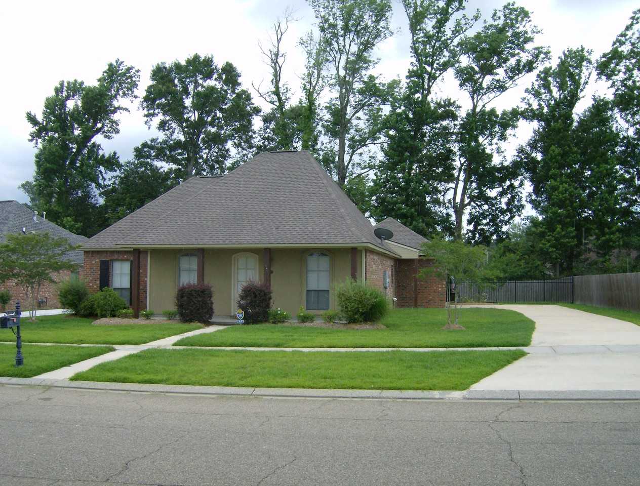 2622 Long Branch Dr - Photo 2 of 25