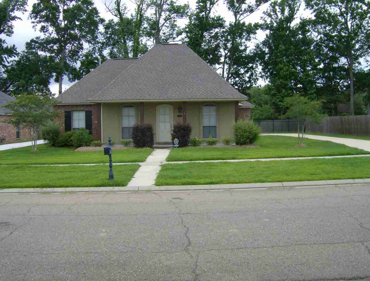 2622 Long Branch Dr - Photo 3 of 25