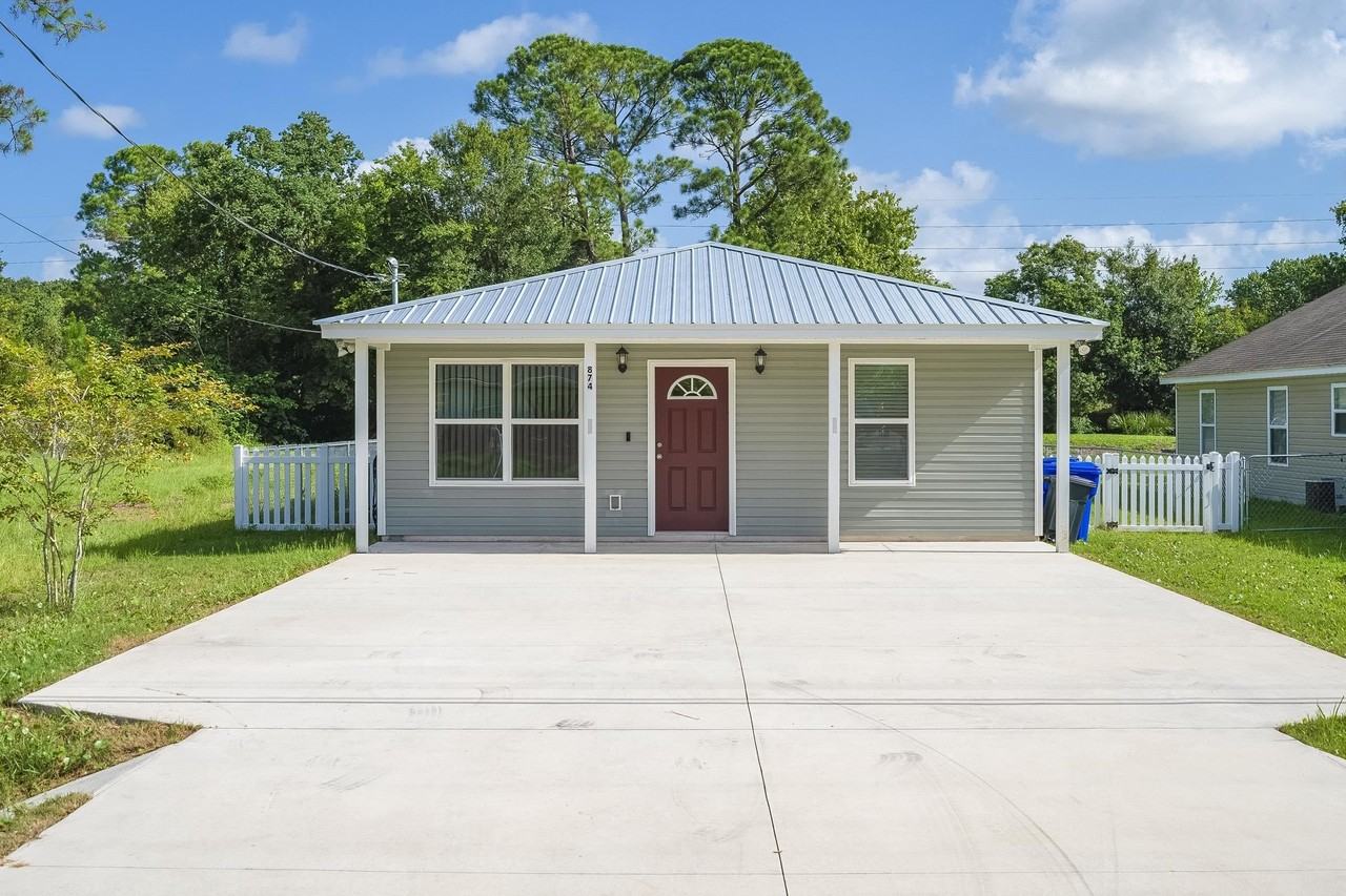 874 Ervin St - Photo 2 of 29